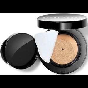 NWOT Bobbi Brown Skin Foundation Cushion Compact